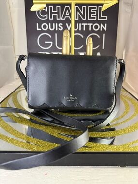 kate spade black scalloped-flap leather crossbody bag
